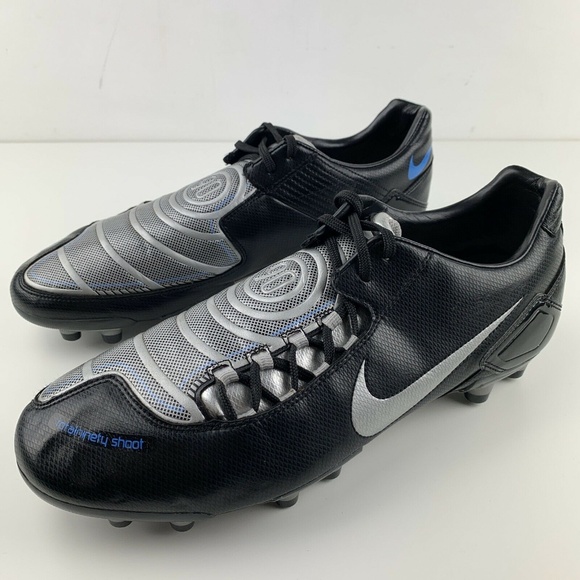 soccer shoes size 15